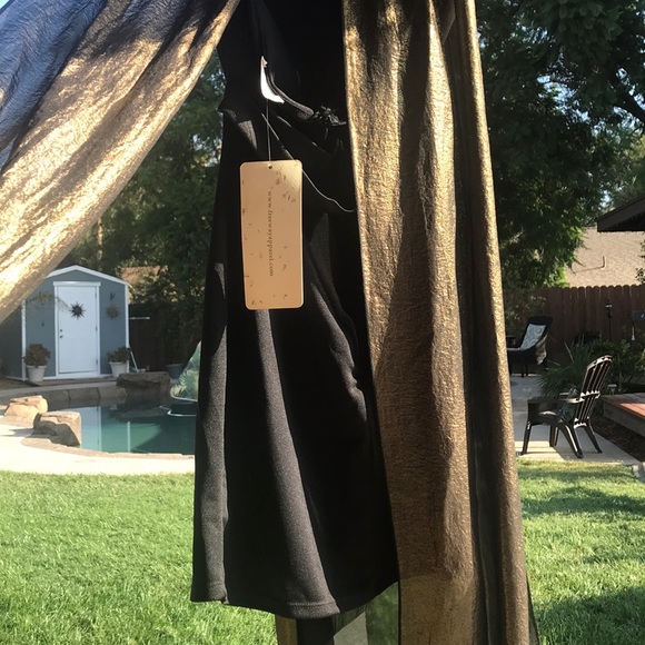 Unique dress - Picture 6 of 8